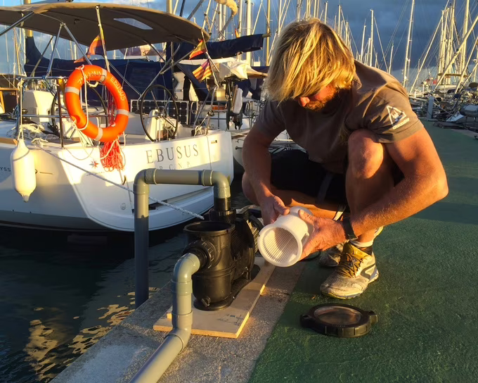 Seabin, un bidone galleggiante per ripulire il mare