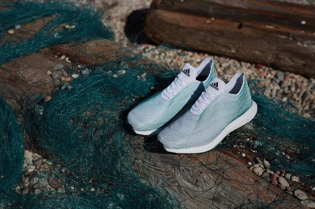 Arrivano le scarpe create dalla spazzatura raccolta in mare