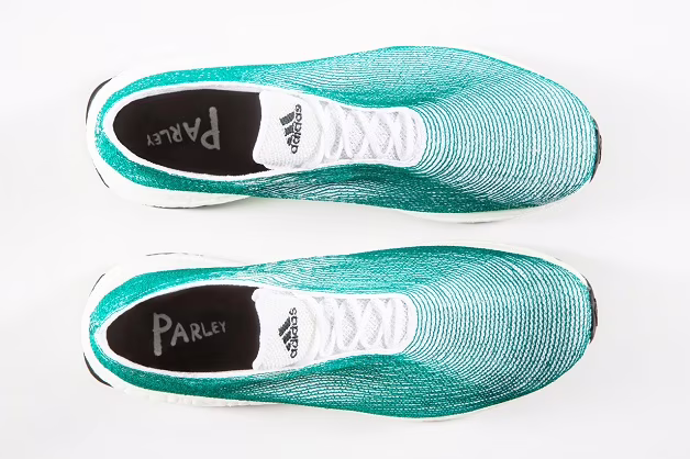 Arrivano le scarpe create dalla spazzatura raccolta in mare