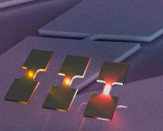 Che panorama ci aspetta dopo il raggiungimento del limite imposto dalla Legge di Moore? La fotonica e l'ottica sembrano essere degli ottimi candidati per lo sviluppo tecnologico dei futuri transistor. 