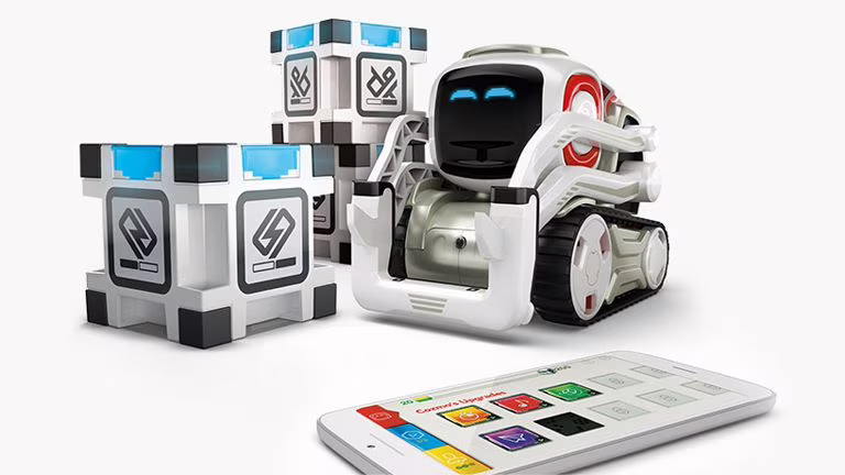 Il robot Cozmo, capace di interagire e imparare dall'ambiente, è un ottimo primo approccio alla robotica e alla programmazione per i più piccoli, ma non solo.