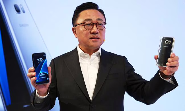 Le voci e le iniziative degli ultimi giorni sembrano alimentare questa idea, con il colosso di Cupertino pronto a sfidare il tanto discusso Galaxy X