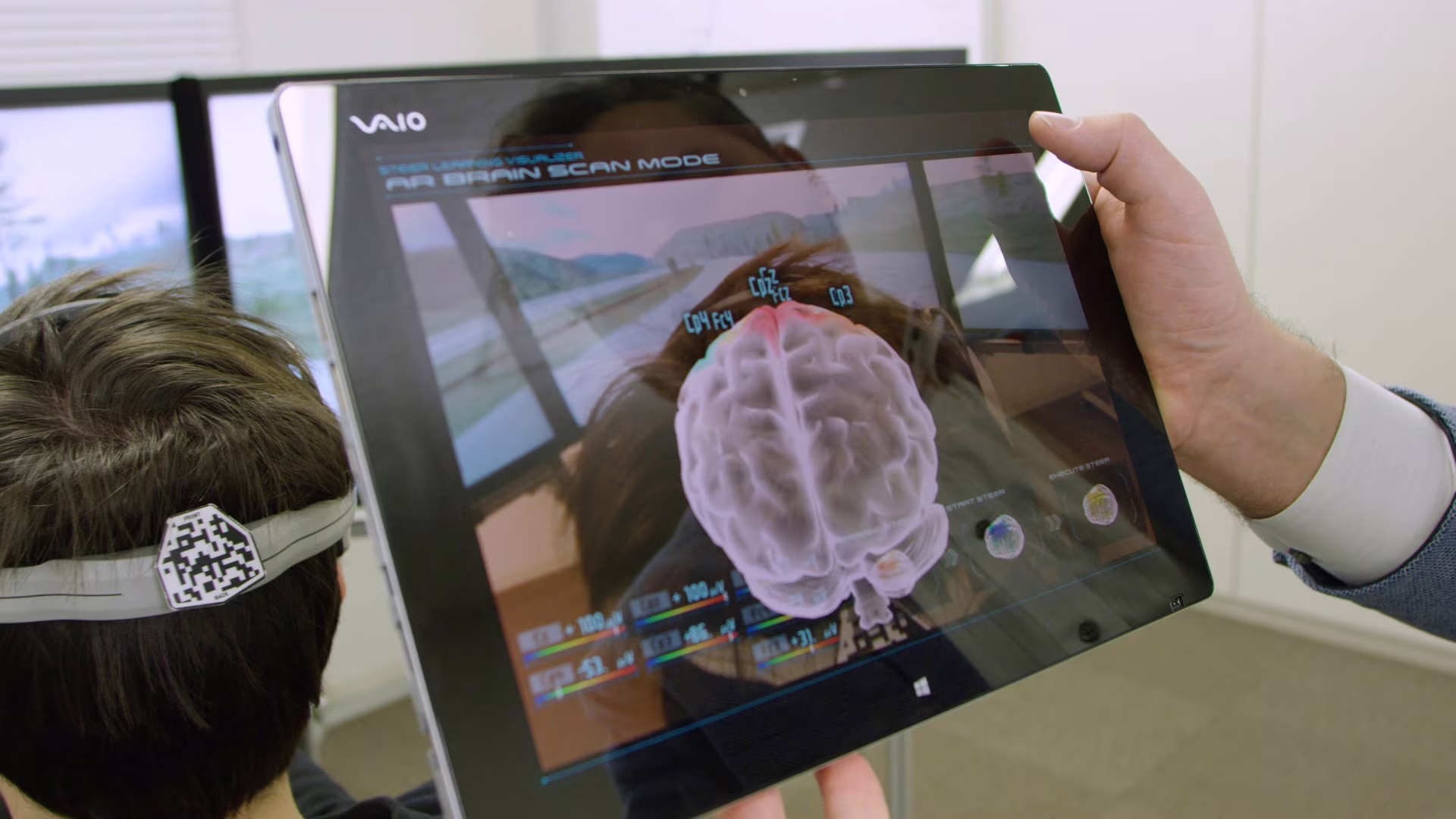 Nissan presenta Brain-to-Vehicle: ora l'auto si guida con il pensiero