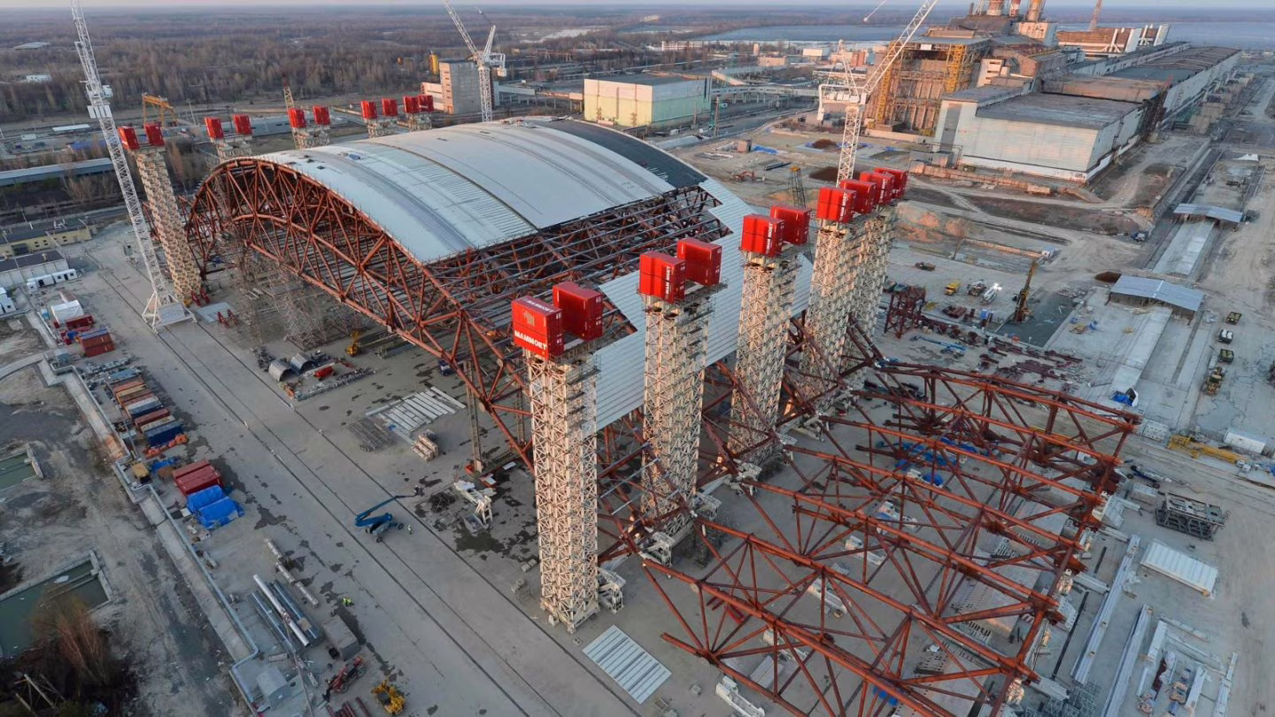 La copertura della centrale nucleare di Chernobyl 