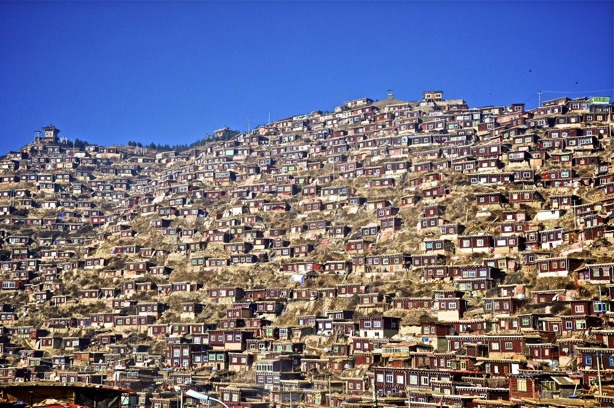 L'Istitituto buddista di Larung Gar, un caso internazionale sconosciuto