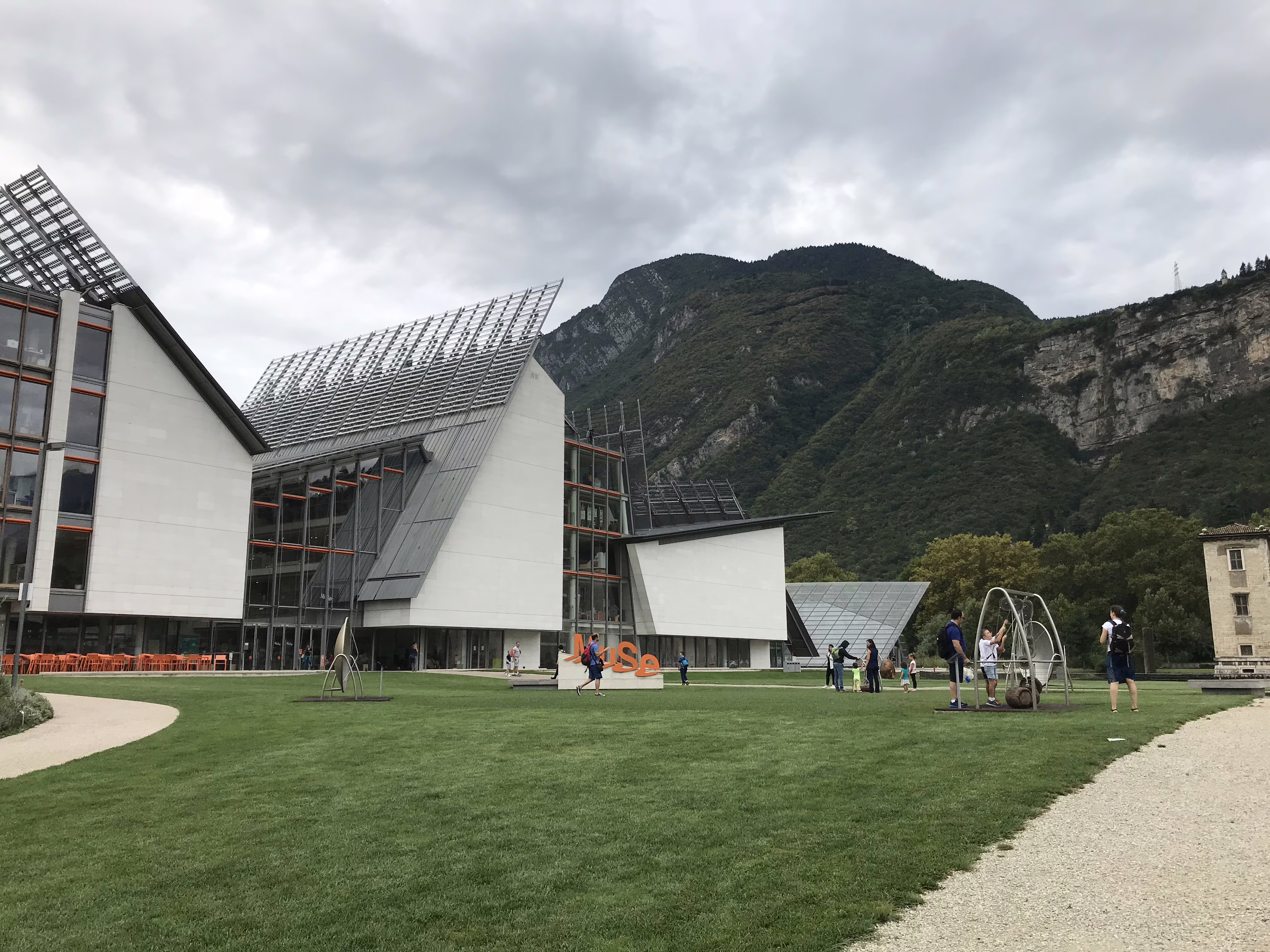 Il MUSE di Renzo Piano, il museo dal tetto che ricorda le Dolomiti