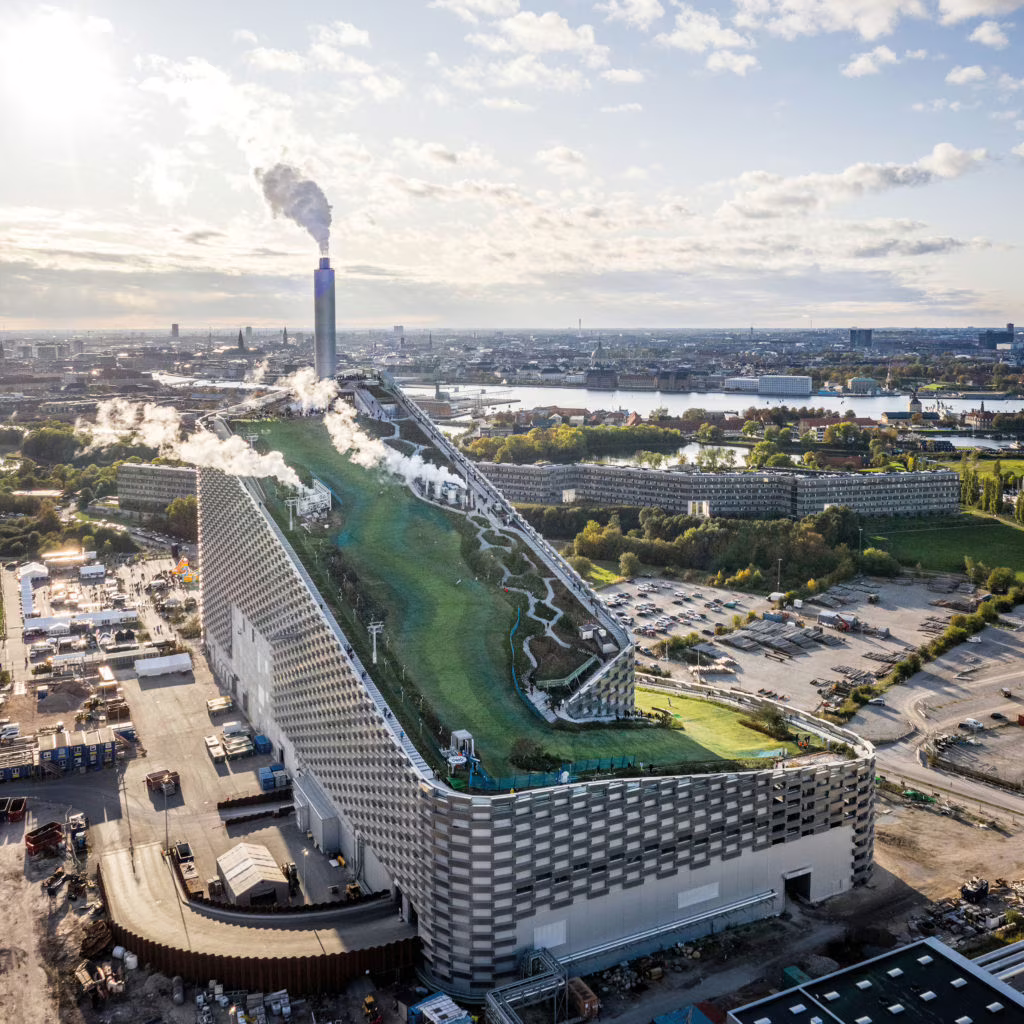 A Copenaghen si scia sul termovalorizzatore