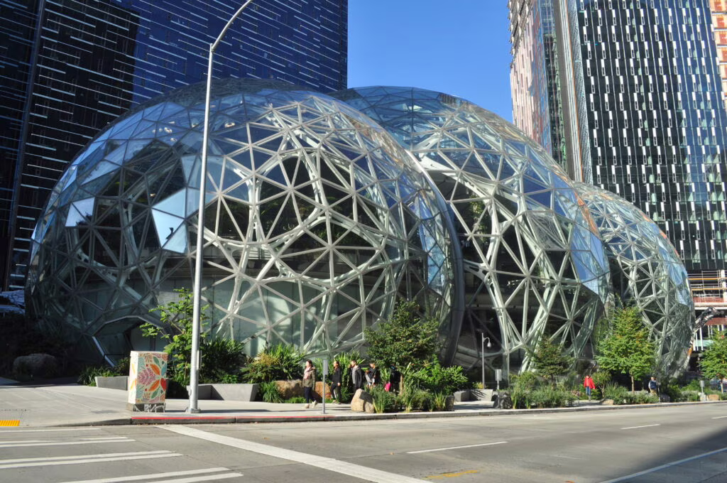 The Spheres, le sfere di vetro immerse nel verde sede di Amazon