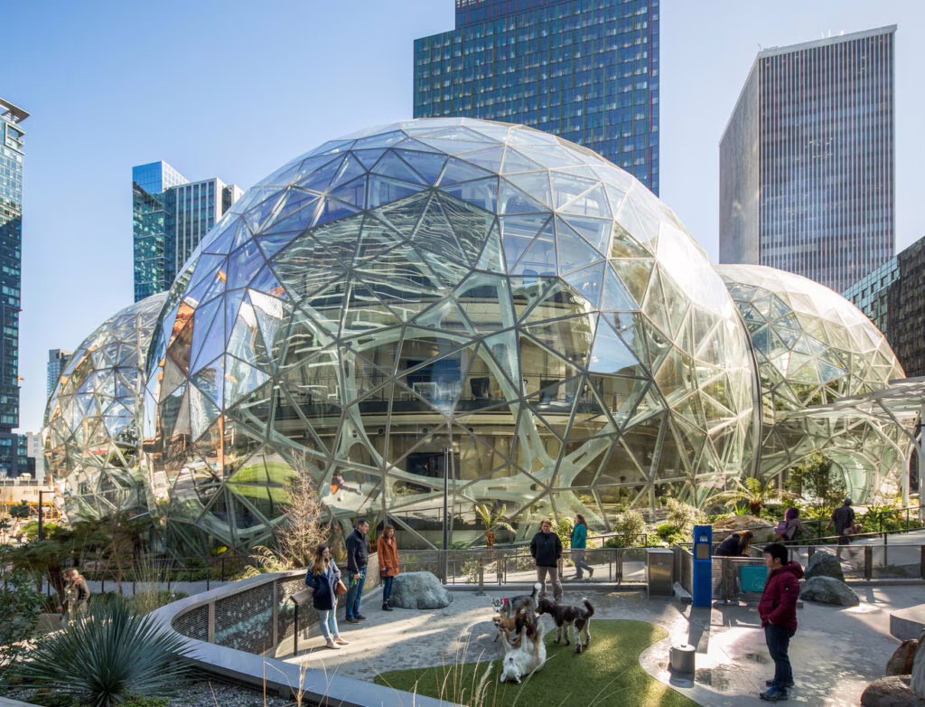 The Spheres, le sfere di vetro immerse nel verde sede di Amazon
