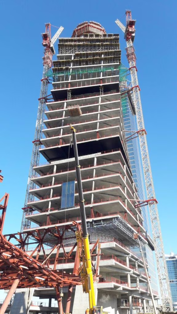 Una torre futuristica per Baku: MOT tower