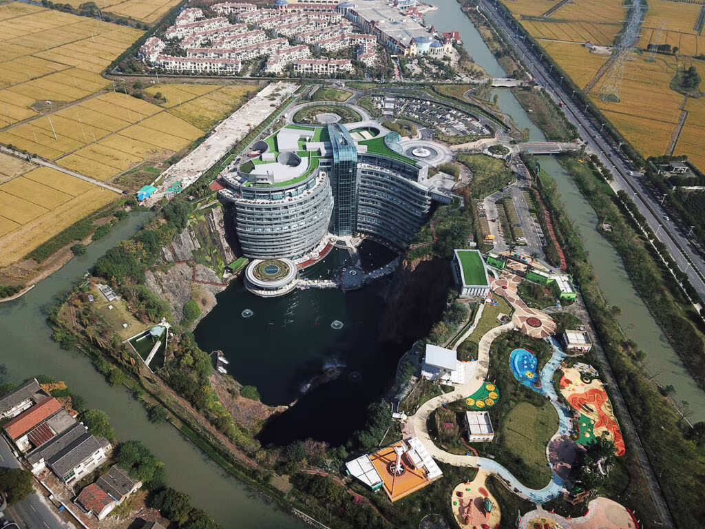 Shimao Hotel: primo albergo groundscraper al mondo