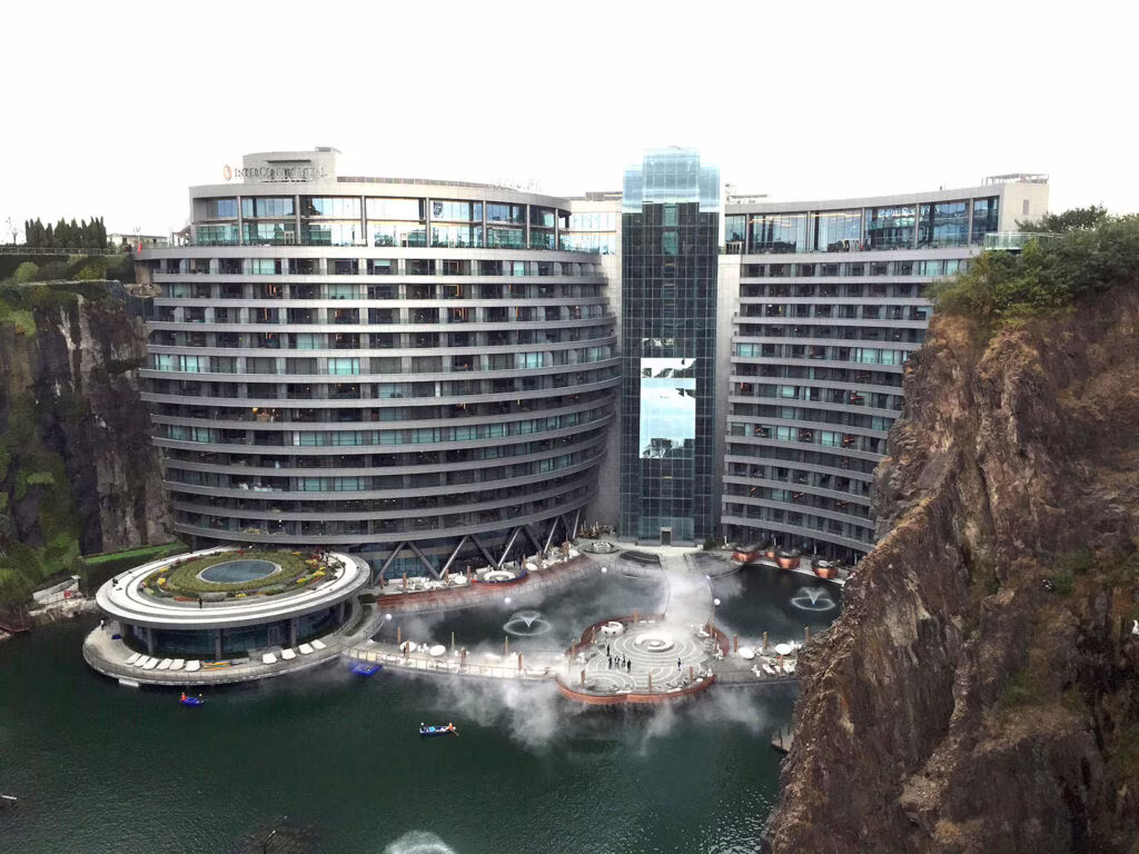 Shimao Hotel: primo albergo groundscraper al mondo