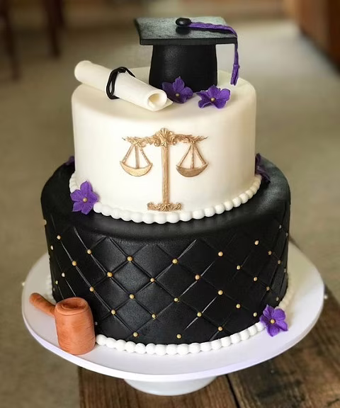torta laurea legge