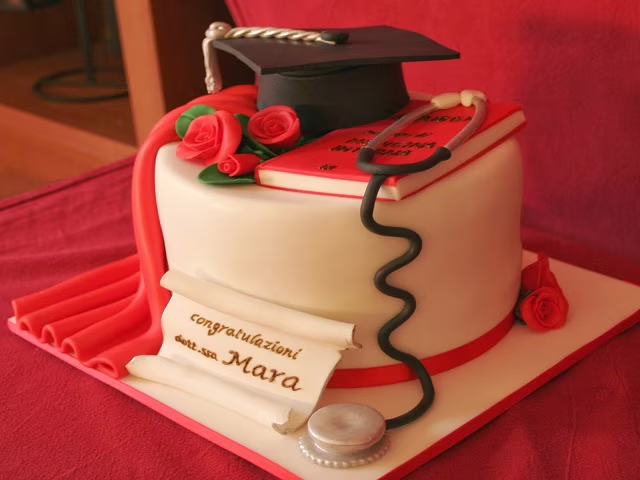 torta laurea medicina