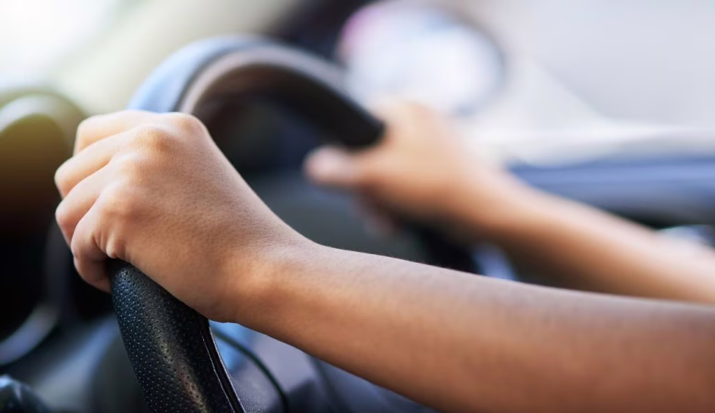 Hanno introdotto un nuovo CERTIFICATO per guidare | Chi non lo presenta entro lunedì, si muoverà solo in autobus