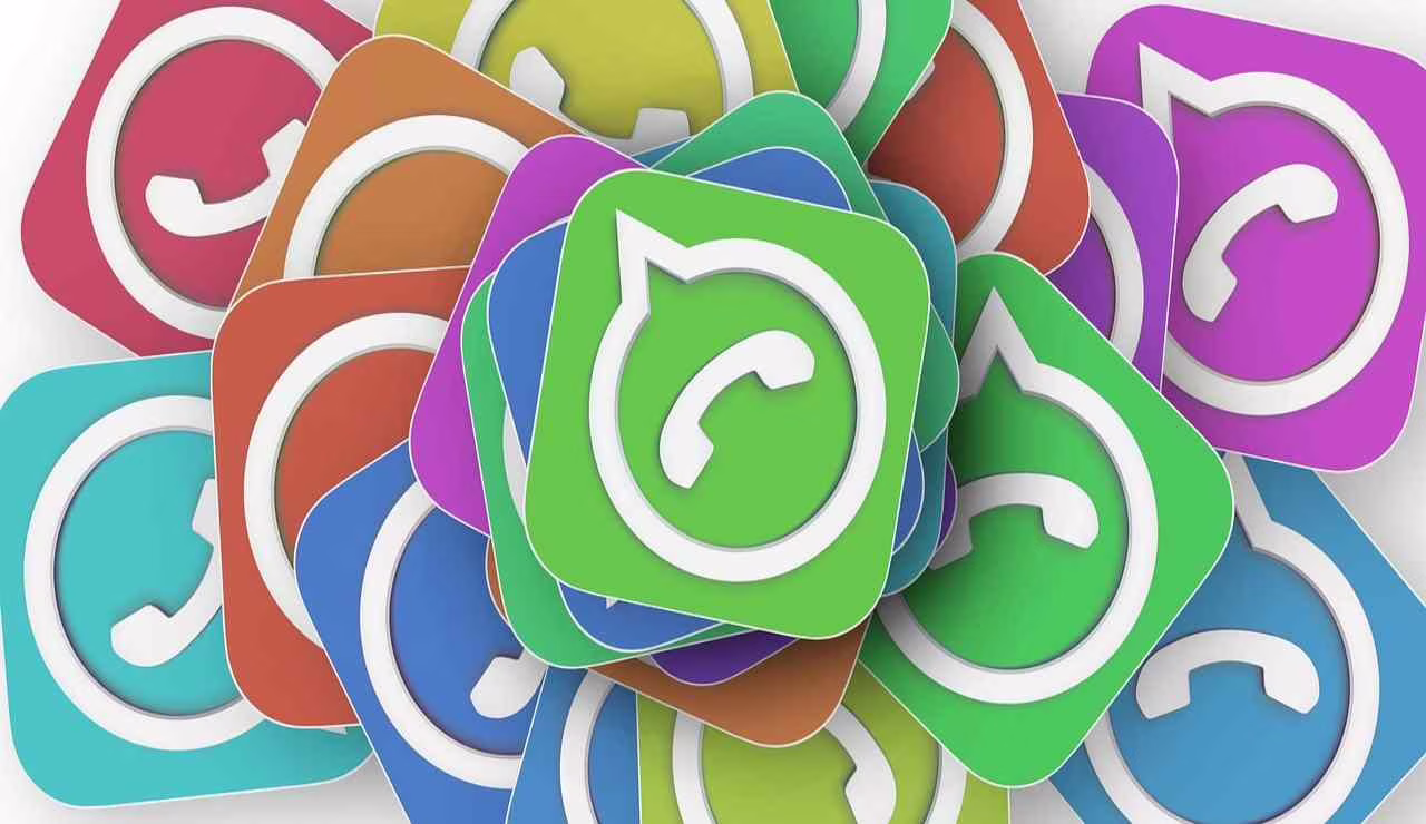 simbolo whatsapp in tanti colori