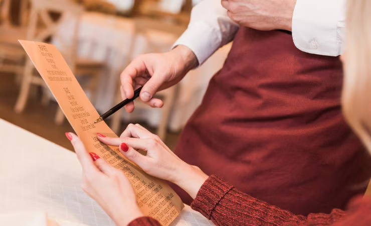 Signora al ristorante