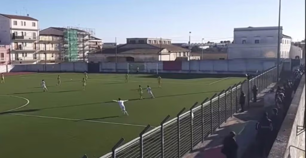 Foggia, tira al calcio d’inizio e fa il gol più veloce del calcio italiano