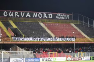 Lo striscione della Curva Nord in Foggia-Picerno
