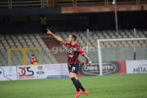 Ercolani esulta dopo la rete dell'1-1 in Foggia-Monopoli