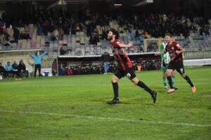 Santaniello esulta dopo il 2-1 di Foggia-Monopoli