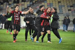 L'esultanza di Gagliano dopo la rete del 3-2 in Foggia-Monopoli
