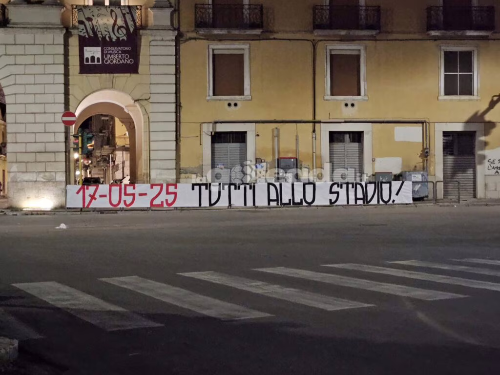 Foggia, striscioni playout Messina