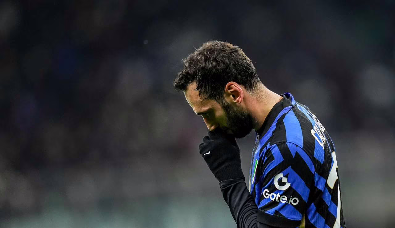 Calhanoglu durante una partita (LaPresse FOTO) - lagoleada.it