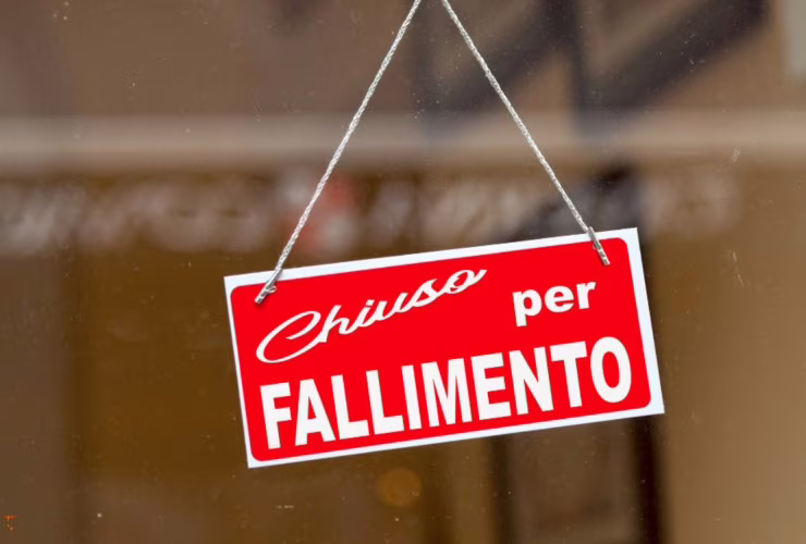 Chiuso per fallimento (Canva FOTO) - lagoleada.it