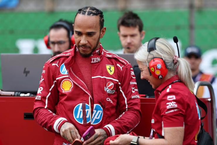 Hamilton pilota Ferrari