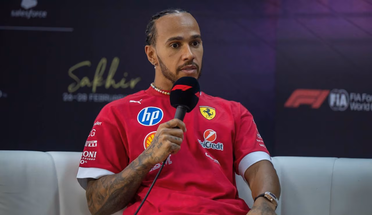 Pazzesco Hamilton, si è sbarazzato di tutte le auto: ha incassato 15 milioni | Ora si dedica all’arte