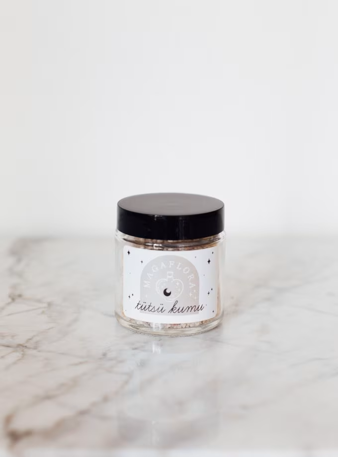 Tütsü Kumu - KAVANOZ