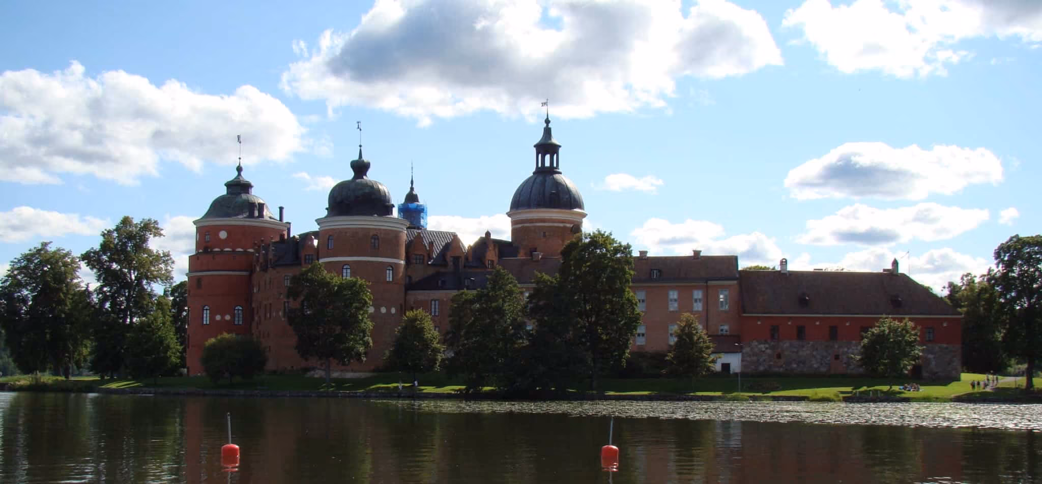 Gripsholm Castle was founded by Gustav Vasa himself in 1537. Here, among other things, one of Europe's best-preserved 18th-century theaters is housed in a circular Renaissance tower. 