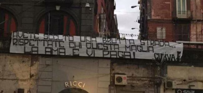 striscioni contro il napoli galleria vittoria