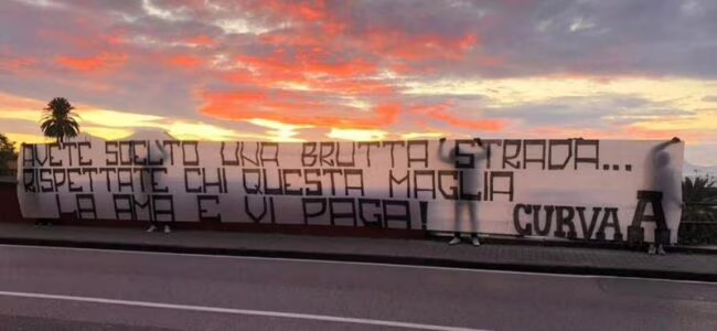 striscioni contro il napoli lungomare