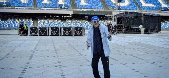 Vasco Rossi a Napoli: "Che onore cantare nello stadio di Maradona. Amavo Diego"
