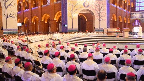Episcopado reunido em misa no Sanutário de Aparecida (foto: Arquivo/CNBB) - Jornal O São Paulo