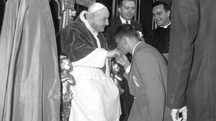 São João XXIII recebe delegação de esportistas dos Jogos Olímpicos de Roma 1960 (foto: Vatican Media) - Jornal O São Paulo