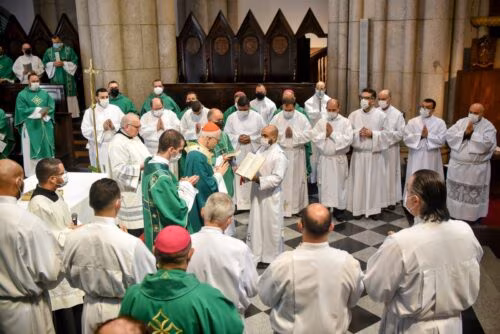 Cardeal Scherer abre o mês vocacional conferindo os ministérios de leitor e acólito - Jornal O São Paulo
