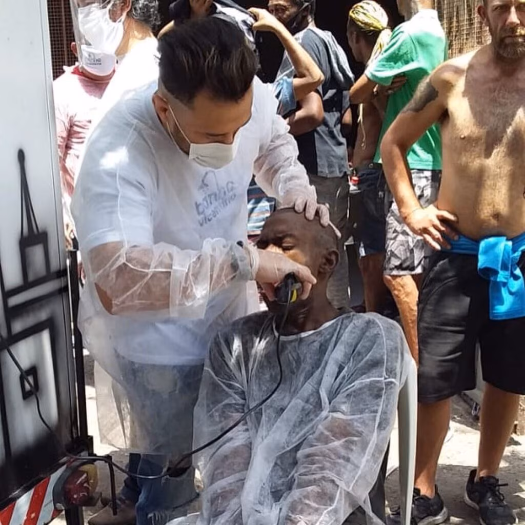 ‘Banho Vicentino’ e Liceu Sagrado Coração de Jesus fazem ações sociais permanentes na região da ‘Cracolândia’ - Jornal O São Paulo