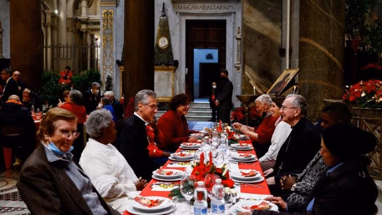 Comunidade Santo Egídio oferece almoço de Natal aos pobres em Roma - Jornal O São Paulo