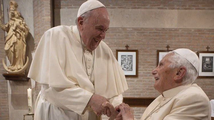 Francisco: rezemos por Bento XVI, ele está doente e no silêncio apoia a Igreja - Jornal O São Paulo