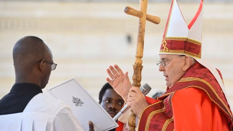 Cristo nos impele a procurá-Lo e amá-Lo nos abandonados, diz o Papa - Jornal O São Paulo