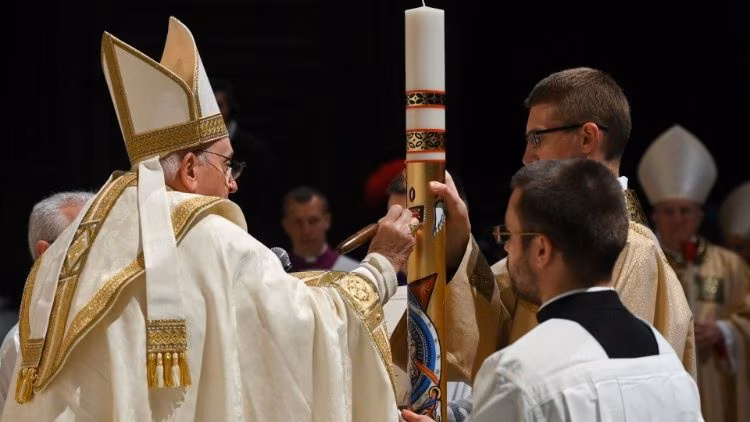 ‘A força da Páscoa nos convida a rolar as pedras de desilusão e da desconfiança’ - Jornal O São Paulo