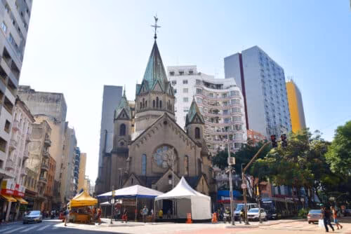Santa Ifigênia: paróquia histórica para devoção eucarística na cidade tem novo pároco - Jornal O São Paulo