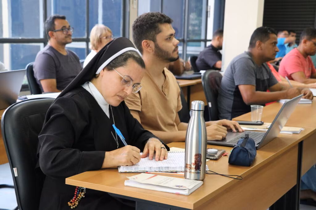 Missionários que atuam no Brasil e em projetos “Ad Gentes” concluem o curso de pós-graduação em Missiologia - Jornal O São Paulo