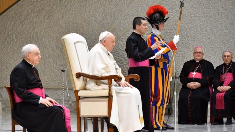 Com sintomas gripais, Papa é submetido a exames médicos - Jornal O São Paulo