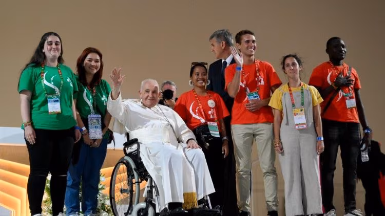 Papa aos jovens: vós sois a esperança viva de uma Igreja em caminho - Jornal O São Paulo