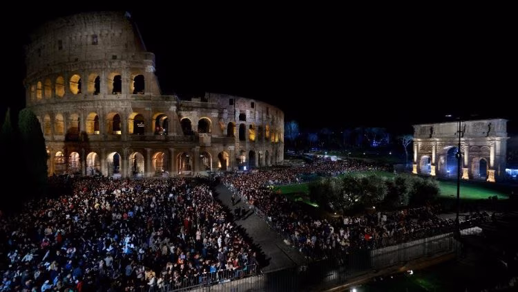 Em ‘oração com Jesus’, Via-Sacra do Papa Francisco recorda momentos em que Cristo rezou - Jornal O São Paulo