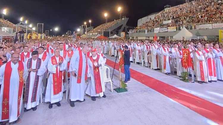 Mais de 80 mil pessoas celebram Pentecostes em Manaus - Jornal O São Paulo